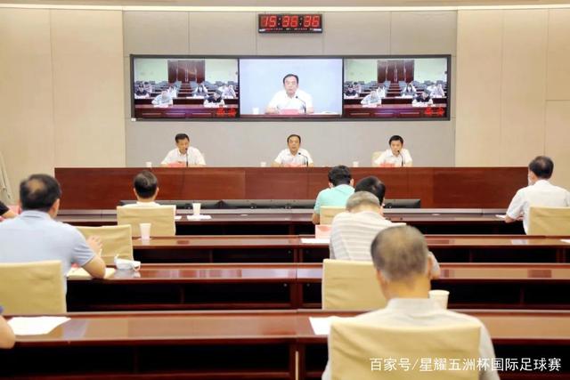 张镇麟惊天暴扣引爆CBA首战，拉塞尔遭遇尴尬直面对手盯梢